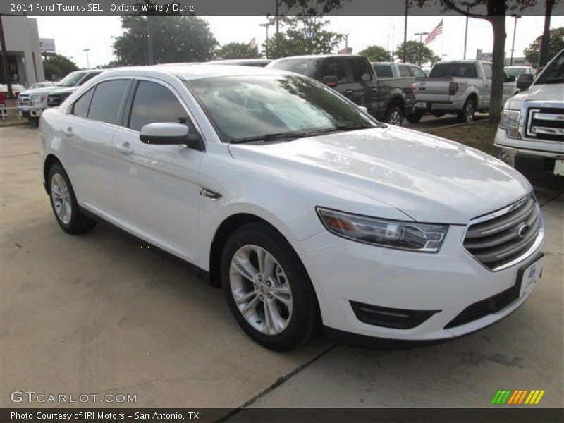 Oxford White / Dune 2014 Ford Taurus SEL