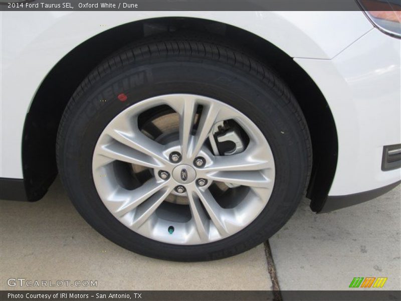 Oxford White / Dune 2014 Ford Taurus SEL