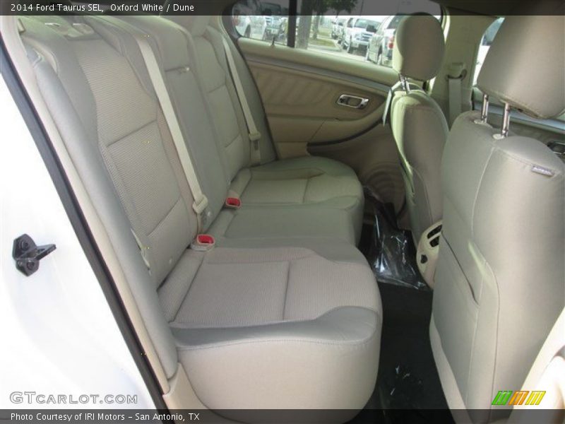 Oxford White / Dune 2014 Ford Taurus SEL