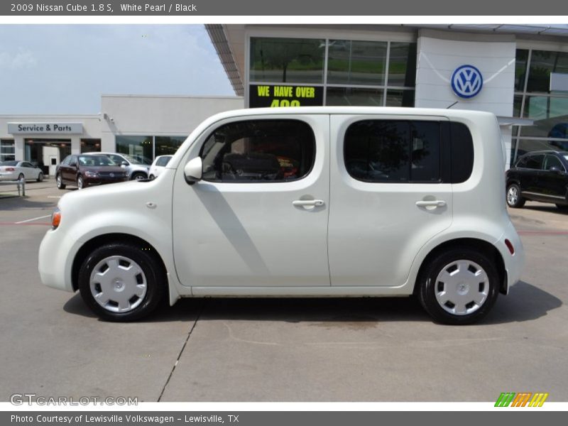 White Pearl / Black 2009 Nissan Cube 1.8 S