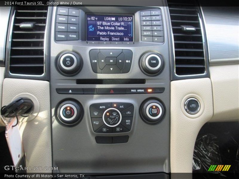 Oxford White / Dune 2014 Ford Taurus SEL
