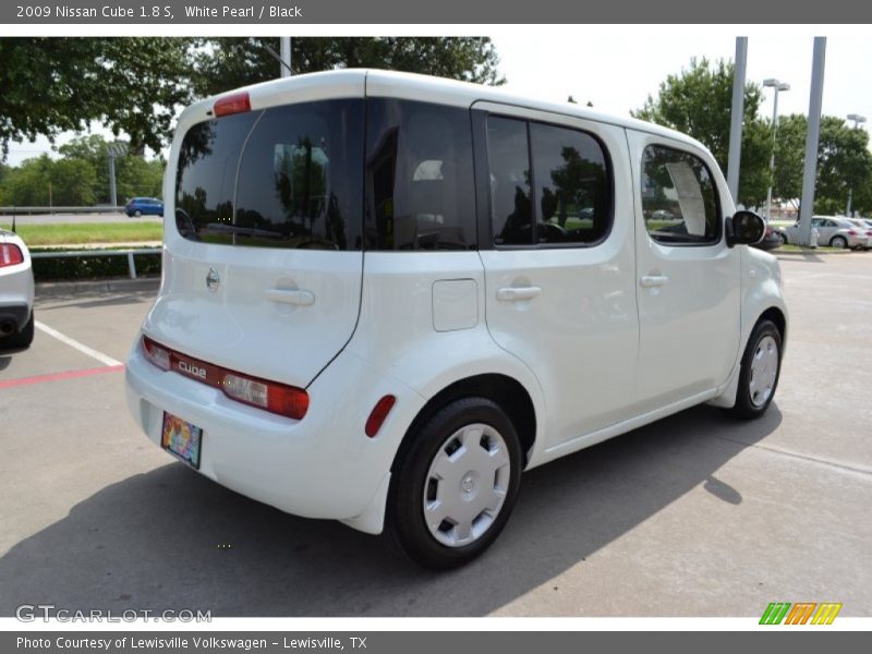 White Pearl / Black 2009 Nissan Cube 1.8 S