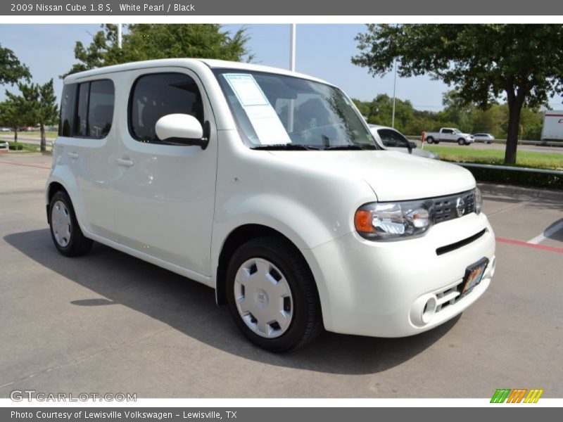 White Pearl / Black 2009 Nissan Cube 1.8 S