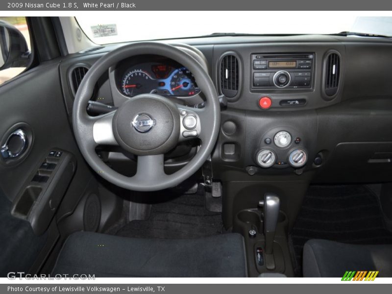 White Pearl / Black 2009 Nissan Cube 1.8 S