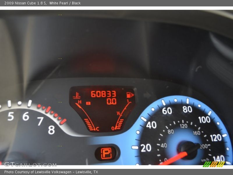 White Pearl / Black 2009 Nissan Cube 1.8 S