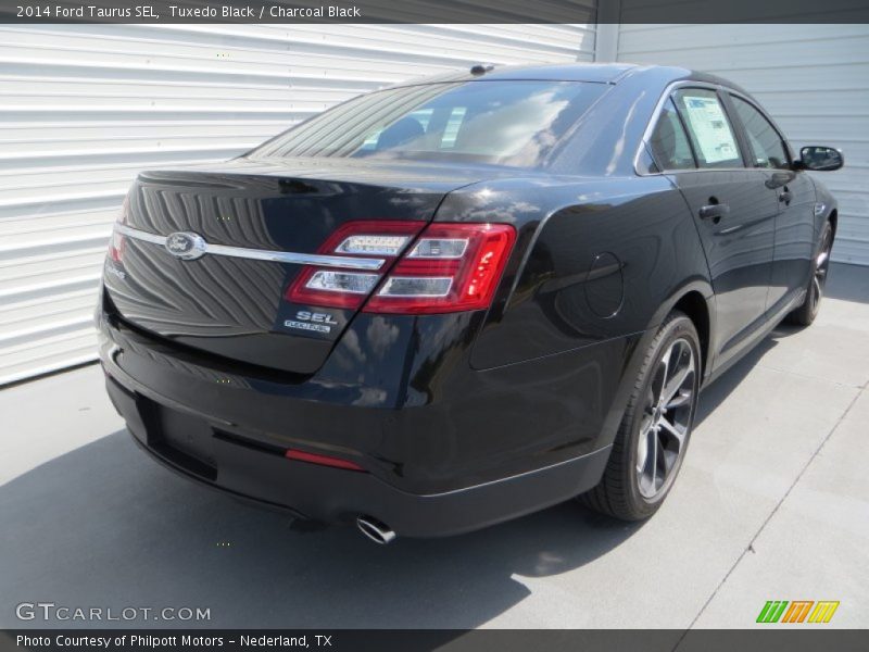 Tuxedo Black / Charcoal Black 2014 Ford Taurus SEL