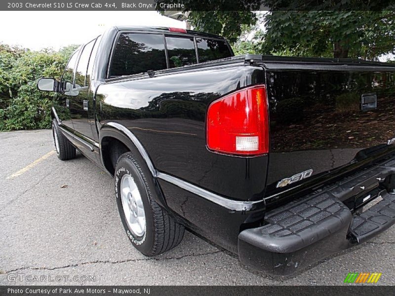 Black Onyx / Graphite 2003 Chevrolet S10 LS Crew Cab 4x4