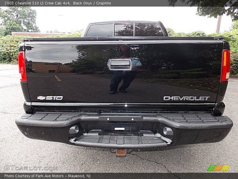 Black Onyx / Graphite 2003 Chevrolet S10 LS Crew Cab 4x4