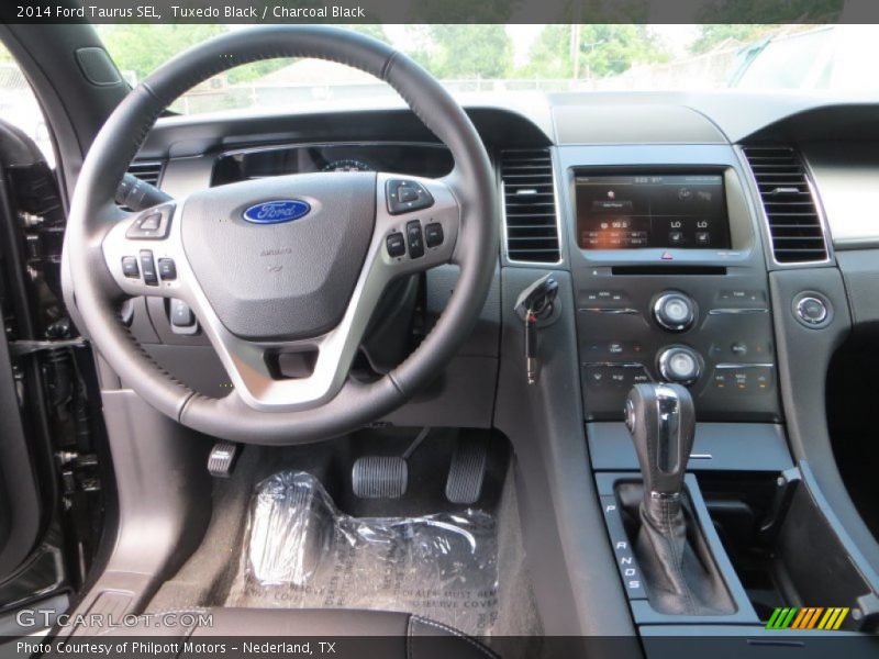 Dashboard of 2014 Taurus SEL