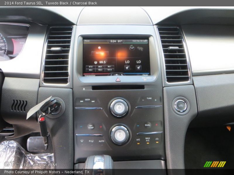 Controls of 2014 Taurus SEL