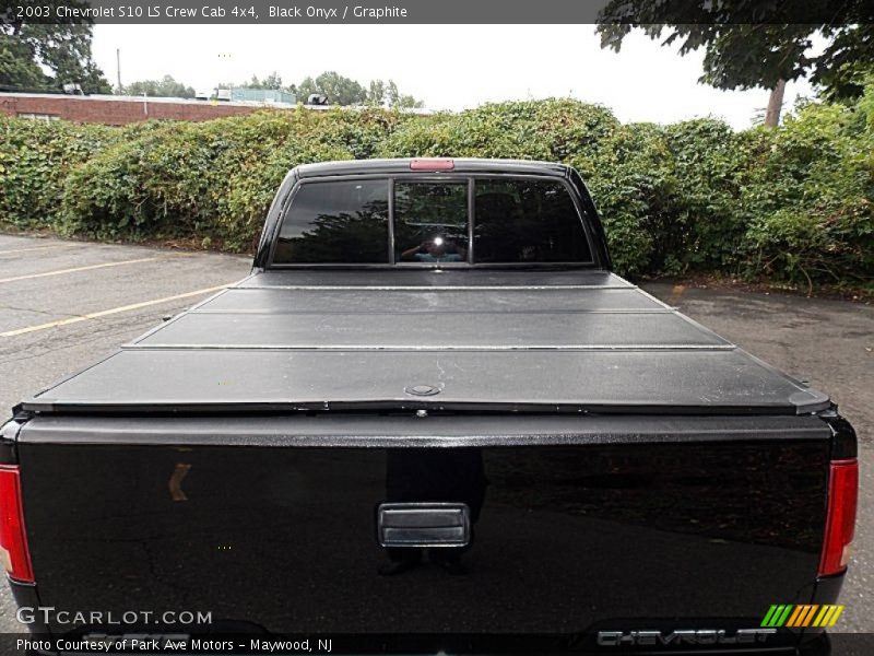 Black Onyx / Graphite 2003 Chevrolet S10 LS Crew Cab 4x4
