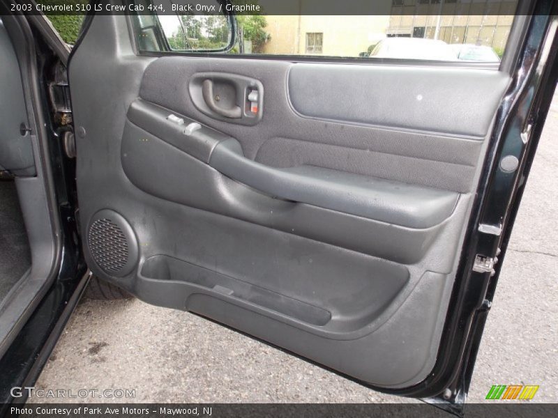 Black Onyx / Graphite 2003 Chevrolet S10 LS Crew Cab 4x4
