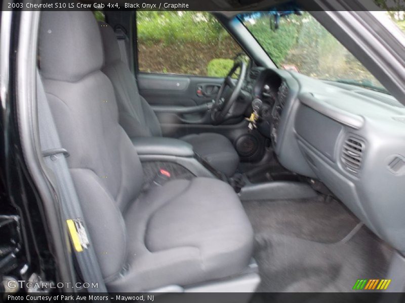 Black Onyx / Graphite 2003 Chevrolet S10 LS Crew Cab 4x4