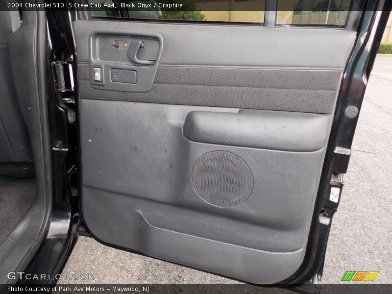 Black Onyx / Graphite 2003 Chevrolet S10 LS Crew Cab 4x4