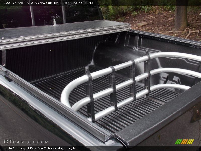 Black Onyx / Graphite 2003 Chevrolet S10 LS Crew Cab 4x4