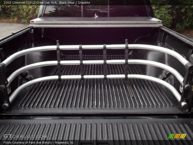 Black Onyx / Graphite 2003 Chevrolet S10 LS Crew Cab 4x4