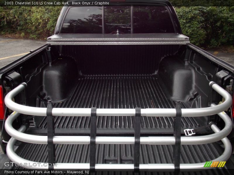 Black Onyx / Graphite 2003 Chevrolet S10 LS Crew Cab 4x4