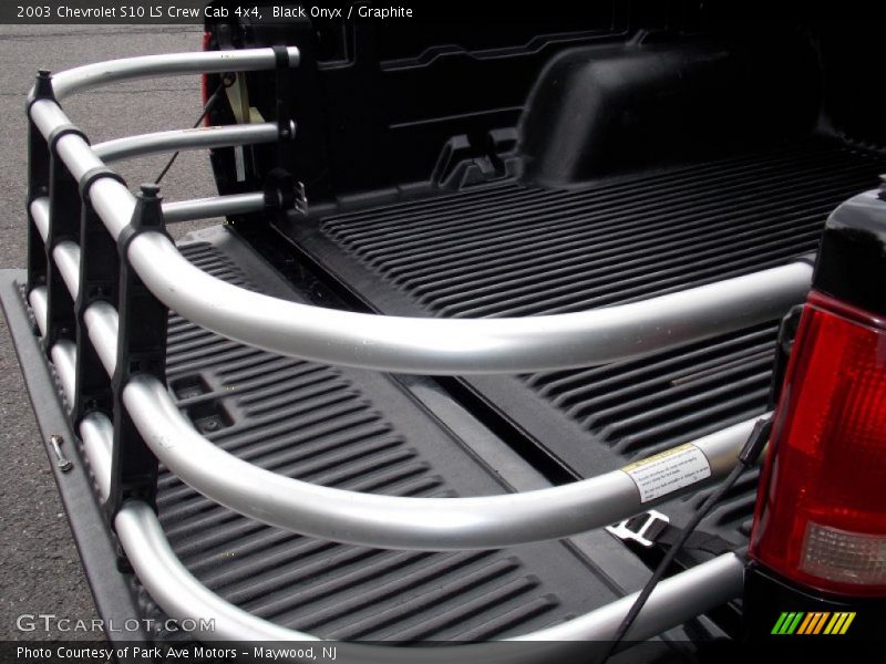 Black Onyx / Graphite 2003 Chevrolet S10 LS Crew Cab 4x4