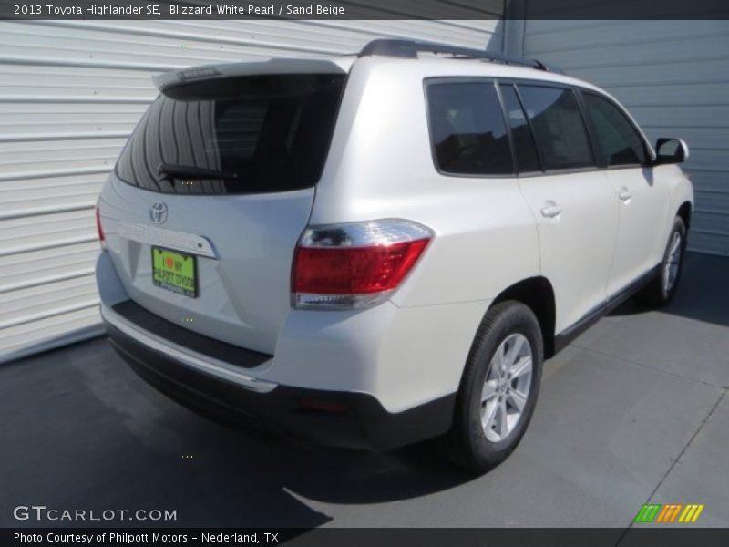 Blizzard White Pearl / Sand Beige 2013 Toyota Highlander SE