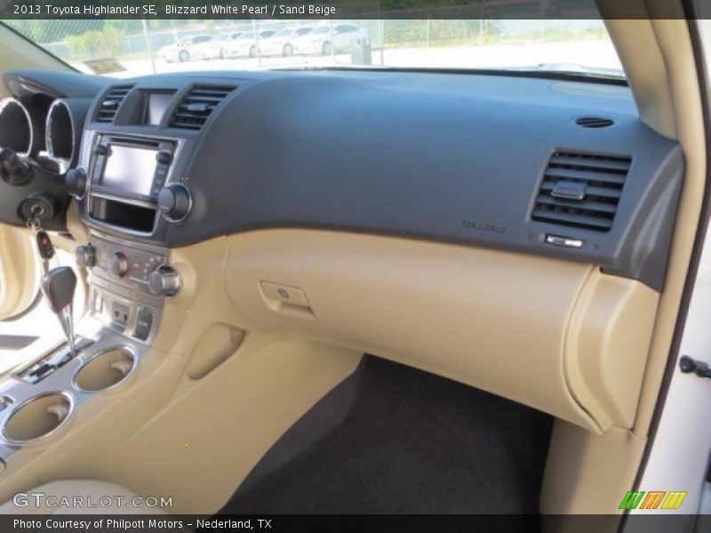 Blizzard White Pearl / Sand Beige 2013 Toyota Highlander SE