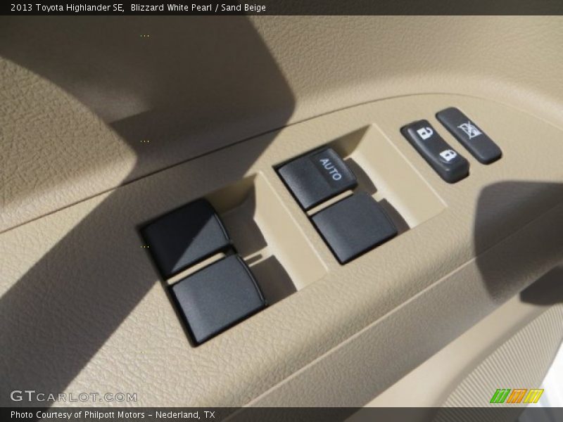 Blizzard White Pearl / Sand Beige 2013 Toyota Highlander SE