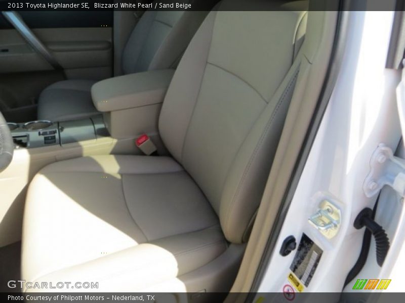 Blizzard White Pearl / Sand Beige 2013 Toyota Highlander SE