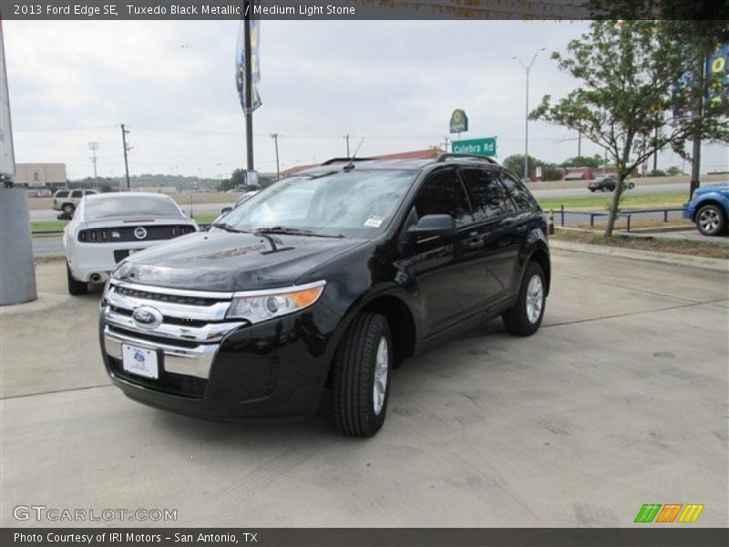 Tuxedo Black Metallic / Medium Light Stone 2013 Ford Edge SE
