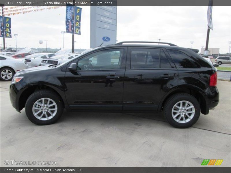 Tuxedo Black Metallic / Medium Light Stone 2013 Ford Edge SE