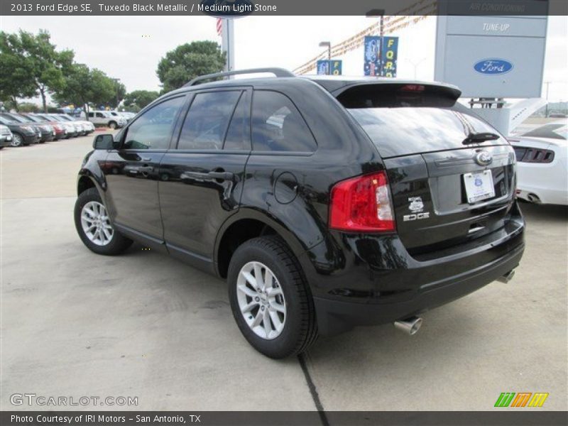 Tuxedo Black Metallic / Medium Light Stone 2013 Ford Edge SE