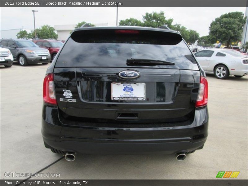 Tuxedo Black Metallic / Medium Light Stone 2013 Ford Edge SE