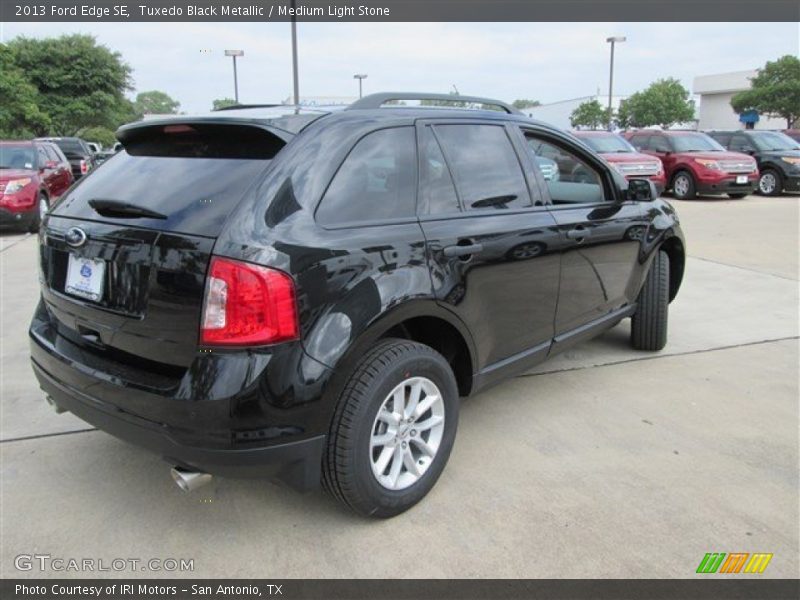 Tuxedo Black Metallic / Medium Light Stone 2013 Ford Edge SE