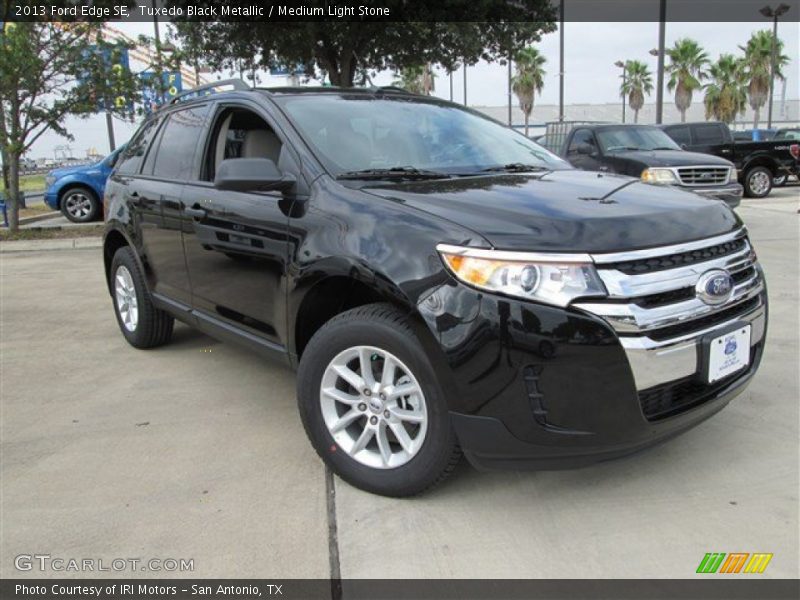 Tuxedo Black Metallic / Medium Light Stone 2013 Ford Edge SE