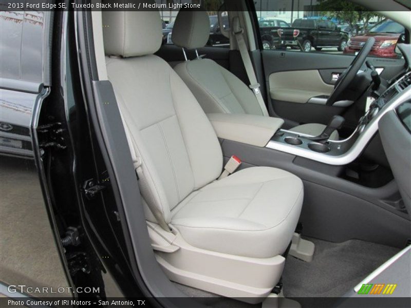 Tuxedo Black Metallic / Medium Light Stone 2013 Ford Edge SE