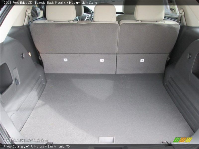 Tuxedo Black Metallic / Medium Light Stone 2013 Ford Edge SE