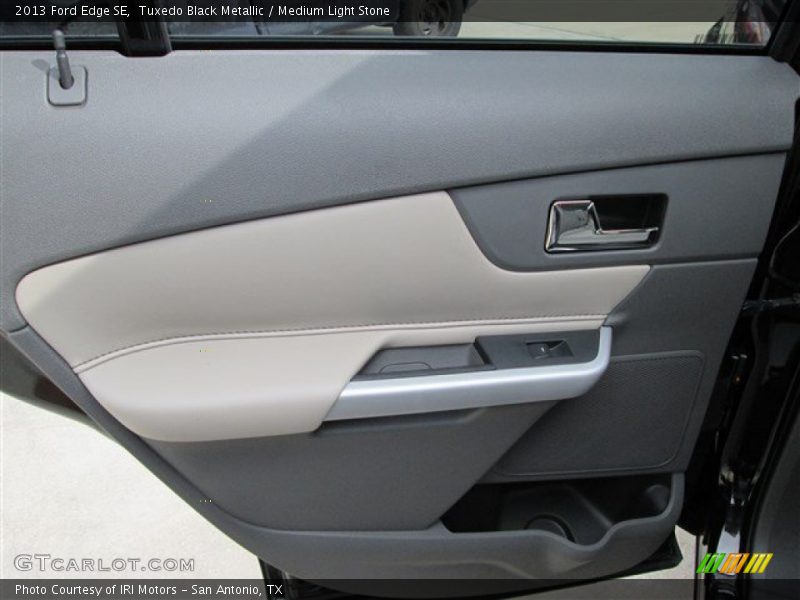 Tuxedo Black Metallic / Medium Light Stone 2013 Ford Edge SE