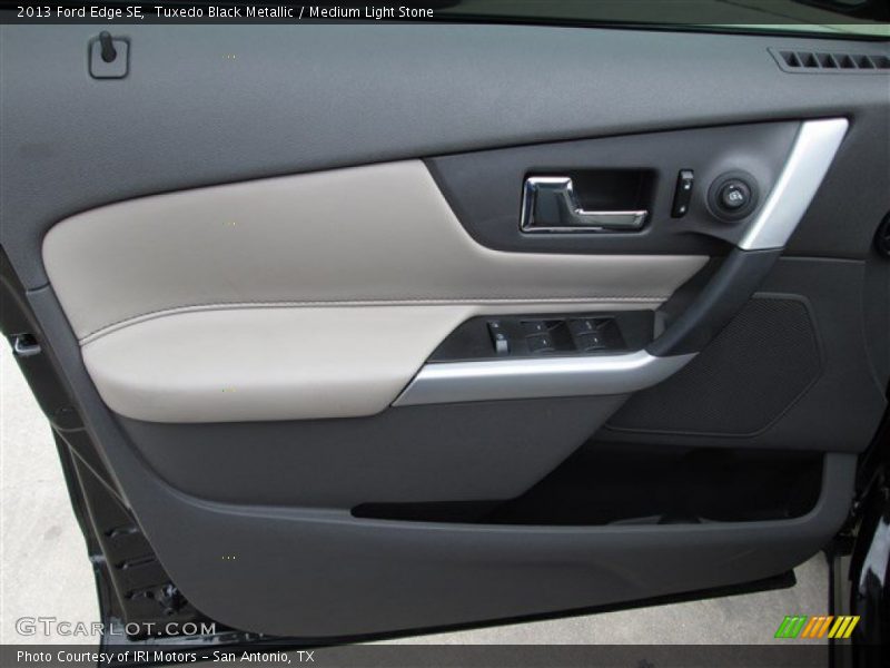 Tuxedo Black Metallic / Medium Light Stone 2013 Ford Edge SE