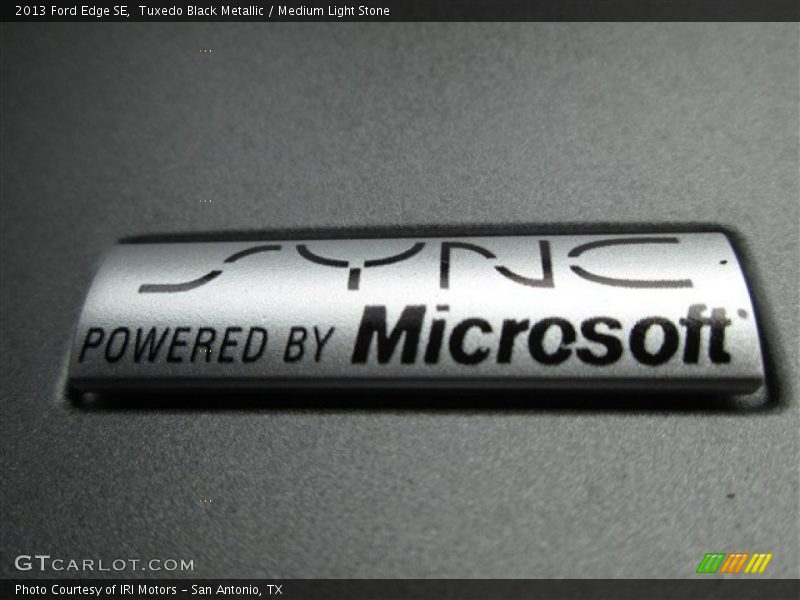 Tuxedo Black Metallic / Medium Light Stone 2013 Ford Edge SE