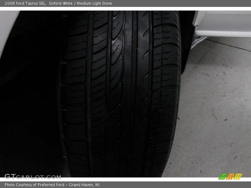 Oxford White / Medium Light Stone 2008 Ford Taurus SEL