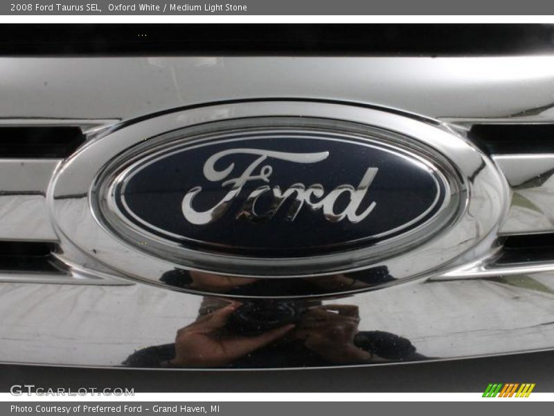 Oxford White / Medium Light Stone 2008 Ford Taurus SEL