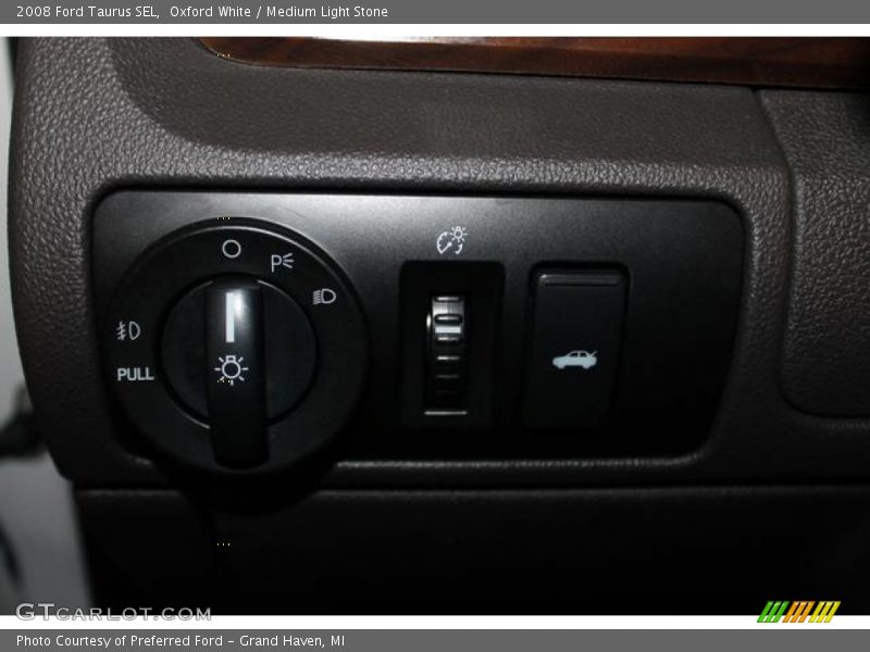 Oxford White / Medium Light Stone 2008 Ford Taurus SEL