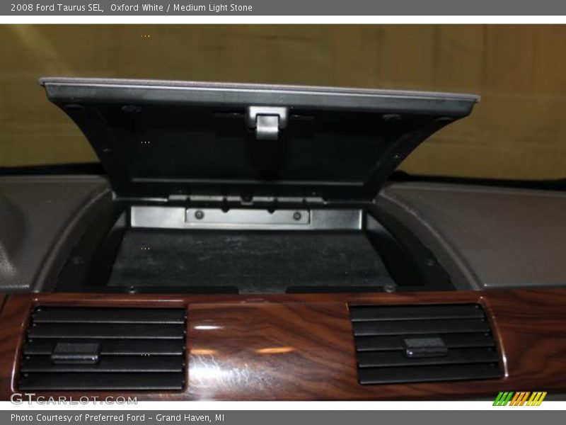 Oxford White / Medium Light Stone 2008 Ford Taurus SEL