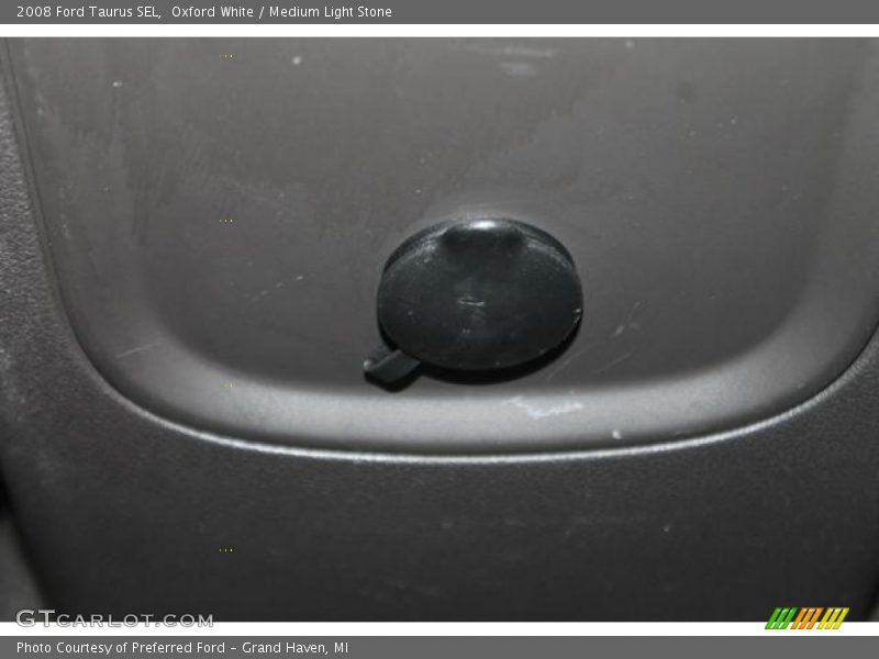 Oxford White / Medium Light Stone 2008 Ford Taurus SEL