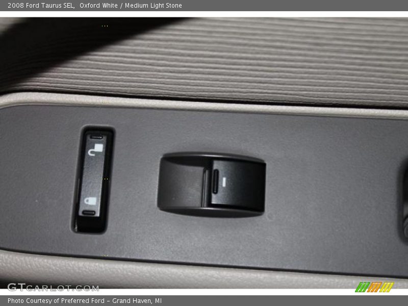 Oxford White / Medium Light Stone 2008 Ford Taurus SEL