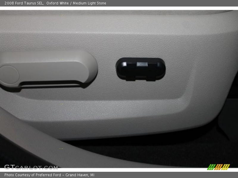Oxford White / Medium Light Stone 2008 Ford Taurus SEL
