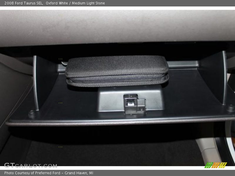 Oxford White / Medium Light Stone 2008 Ford Taurus SEL