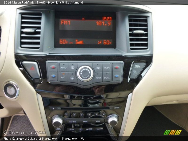 Controls of 2014 Pathfinder S AWD
