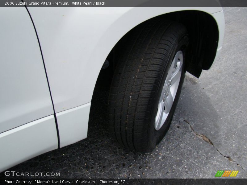 White Pearl / Black 2006 Suzuki Grand Vitara Premium