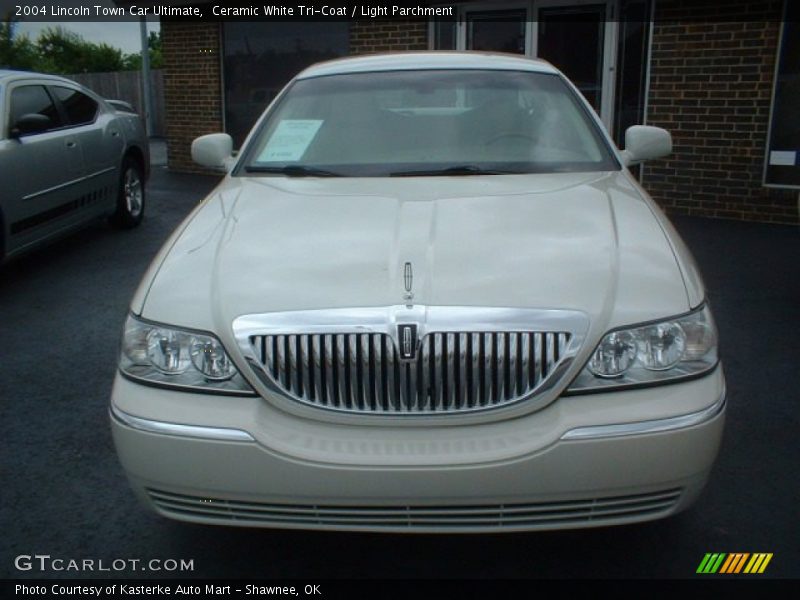 Ceramic White Tri-Coat / Light Parchment 2004 Lincoln Town Car Ultimate