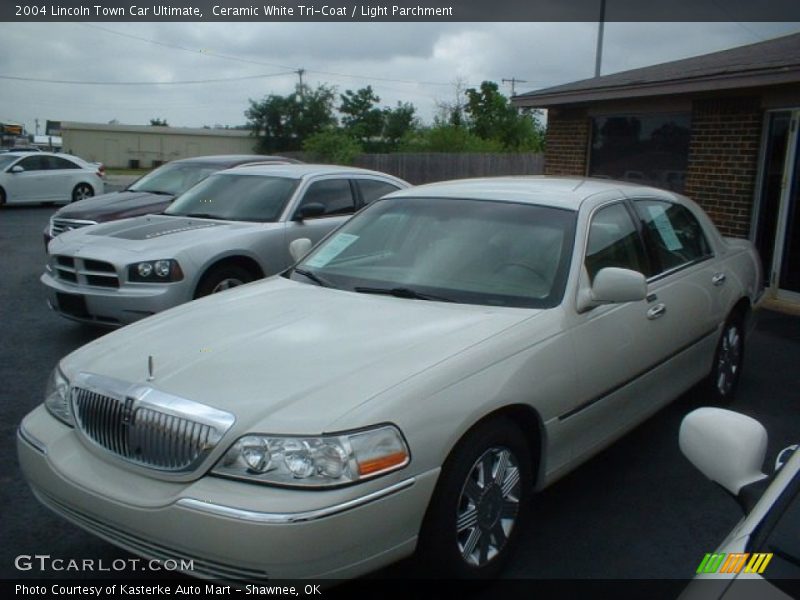 Ceramic White Tri-Coat / Light Parchment 2004 Lincoln Town Car Ultimate