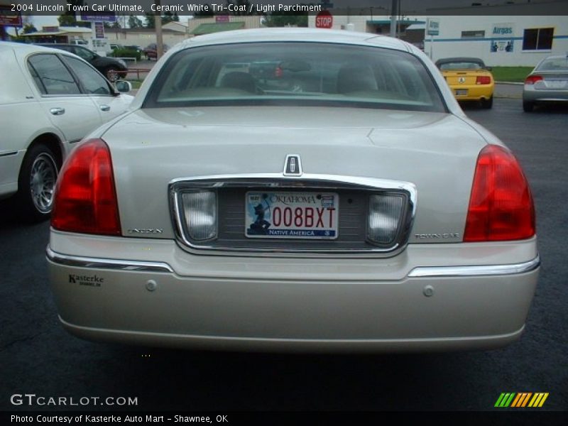 Ceramic White Tri-Coat / Light Parchment 2004 Lincoln Town Car Ultimate